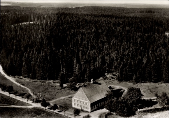 Ak Vöhrenbach im Schwarzwald Baden, Gasthof-Pension Friedrichshöhe, Waldlandschaft,  Architektur