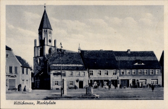 Ak Wittichenau in der Oberlausitz, Marktplatz mit Kirche,  Gebäude, Schwarz-Weiß