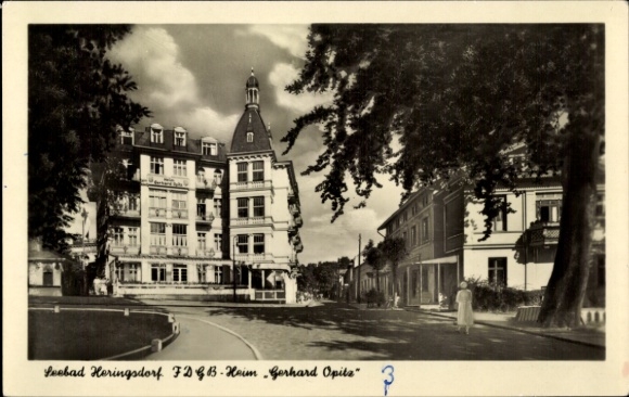 Postcard Ostseebad Heringsdorf on Usedom, former spa house, architecture, street view, people a