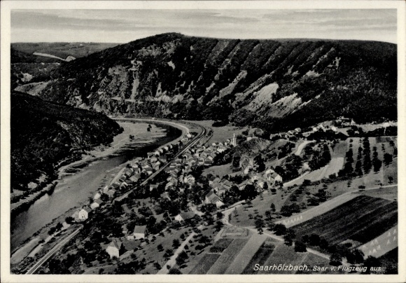 Postcard Saarhölzbach Mettlach in Saarland, aerial view of river, hills, houses