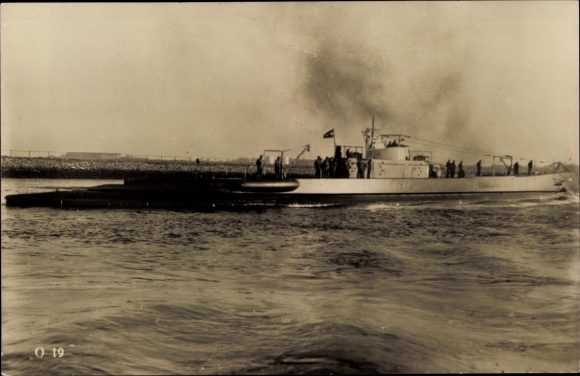 Photo Postcard Dutch submarine, O 19
