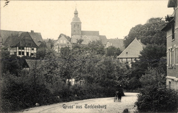 Ak Tecklenburg in Westfalen, Teilansicht, Straßenpartie, Kirche