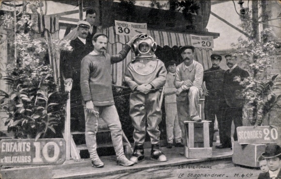Postcard Fere Foraine, Le Scaphandrier, diver, folk festival, attraction