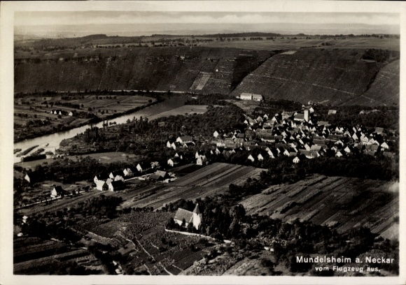 Postcard Mundelsheim am Neckar Württemberg, aerial view of Mundelsheim, Neckar, green banks, houses