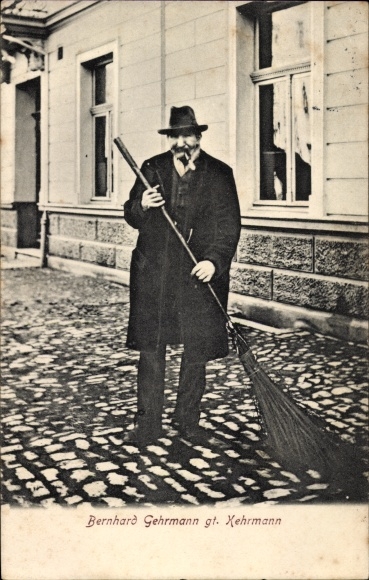 PC Munster in Westphalia, Bernhard Gehrmann, called Kehrmann, street sweeper