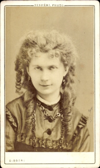CdV portrait of a Woman, Curls, Necklaces