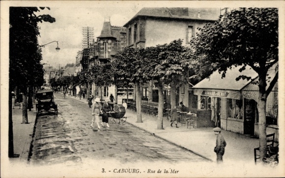 CPA Cabourg Calvados, Rue de la Mer