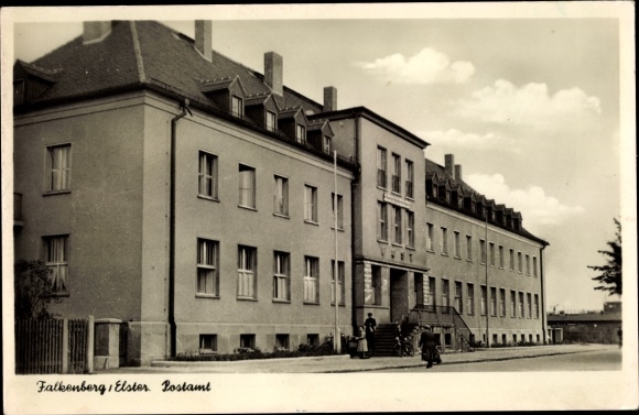 PC Falkenberg Elster, view of the post office, people, stairs