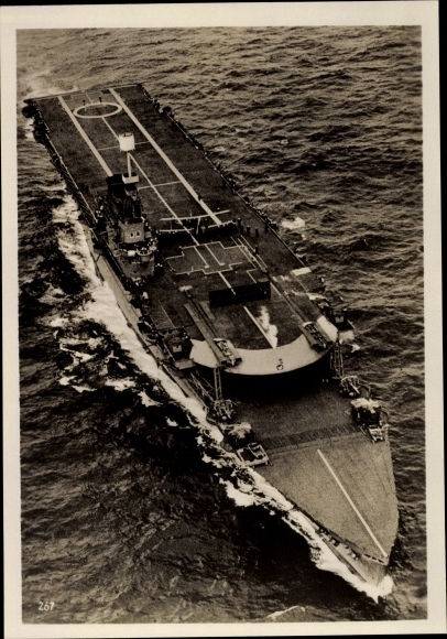 Photo Heinrich Hoffmann, English aircraft carrier Courageous, September 1939, aerial view