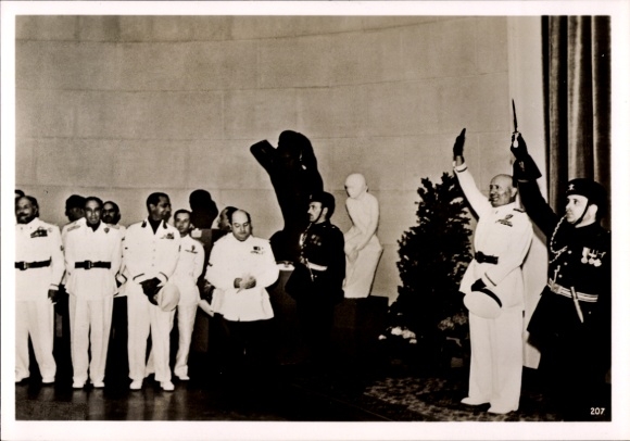 Foto H. Hoffmann, Eröffnung der 3. Vierjahres Ausstellung ital. Kunst durch Mussolini in Rom 1939