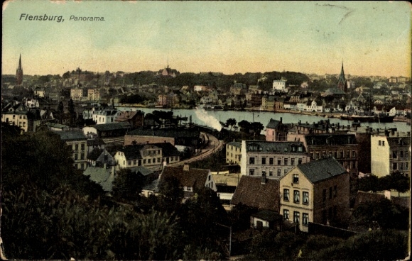 Ak Flensburg in Schleswig Holstein, Panoramablick auf  Hafen, Gebäude, Kirchtürme, Stadtansicht