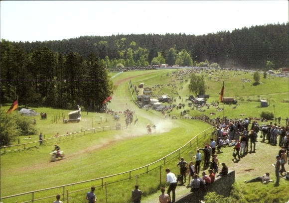 KP Teterow w Meklemburgii, wyścig górski, widzowie, tor, pojazdy, natura, wydarzenie