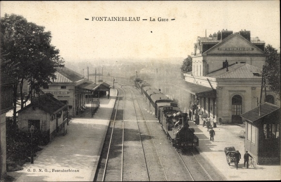 KP Fontainebleau Seine et Marne, La Gare, stacja kolejowa, strona torów, lokomotywa parowa
