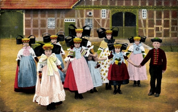 Postcard traditional costumes Schaumburg Lippe, ringed rows, children