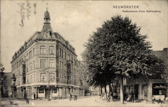 Ak Neumünster in Holstein, Vorderansicht eines n Gebäudes, Ecke Wasbeckerstr. und Schleusberg