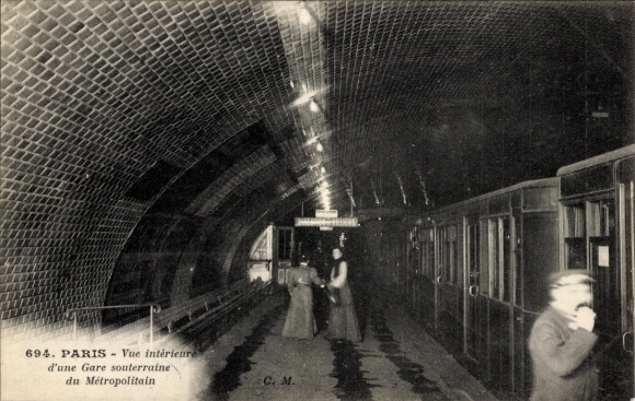 Postcard Paris, subway, interior view of a Metropolitain subway station, Direction de Villiers