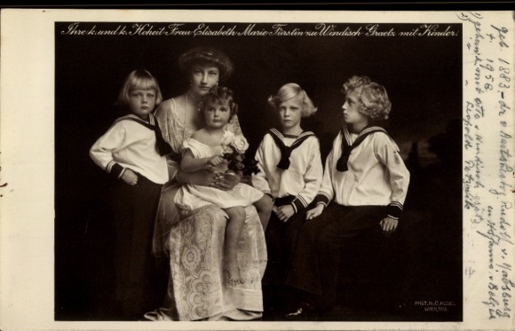 Postcard family portrait with Elisabeth Marie zu Windisch Graetz and the children