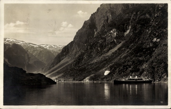 Ansichtkaart Gudvangen Noorwegen, waterpark, stoomboot, bergen