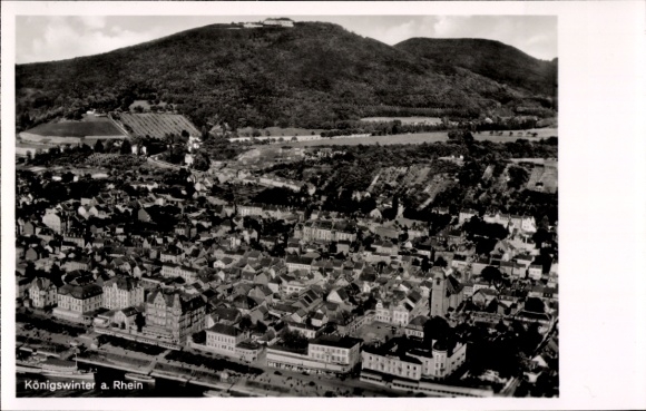 Ak Königswinter am Rhein, Luftaufnahme von  Rhein, beeindruckende Landschaft,  Gebäude