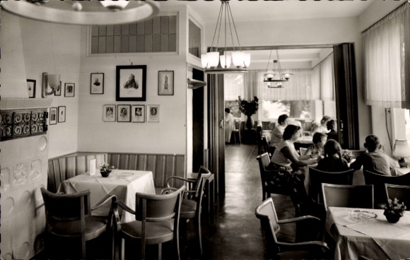 Ak Bad Driburg Nordrhein Westfalen, Restaurant Sachsenklause, Innenansicht, Gäste zu Tisch