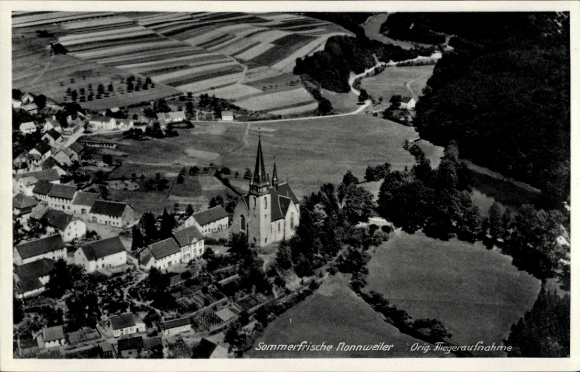 Ak Nonnweiler Saarland, luchtfoto, kerk, velden, landschap, landbouw