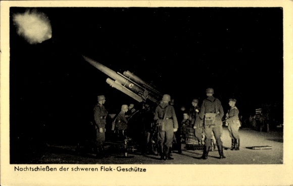 Ak Deutsche Wehrmacht, Nachtschießen, schweres Flak Geschütz