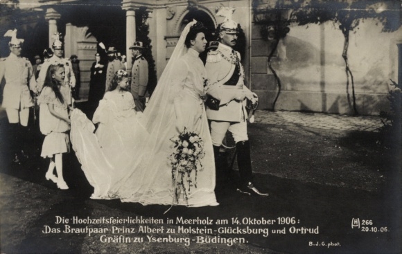 Postcard Meerholz Gelnhausen, wedding of Prince Albert of Holstein Glücksburg and Ortrud of Ysenburg Büdingen