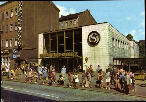 Postcard Berlin Prenzlauer Berg, S-Bahn station Schönhauser Allee, bus stop, kiosk, passers-by