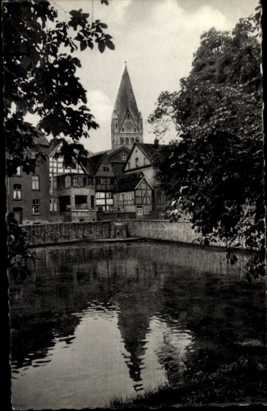 Ak Soest in Westfalen, Blick auf Häuser und Kirche am Mühlenteich, alte Stadt, St. Patrokli