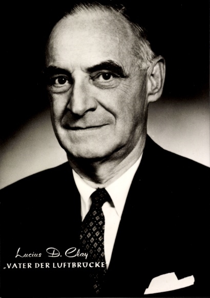 Ak Lucius D. Clay, Militärgouverneur der amerikanischen Besatzungszone, Vater der Luftbrücke