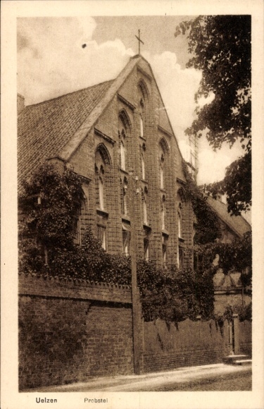 Postcard Uelzen in Lower Saxony, building with cross, architecture, vegetation