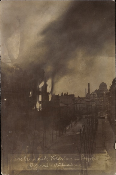 Foto Ak Leipzig, Brennendes Volkshaus, Kapp-Lüttwitz-Putsch, 19.03.1920