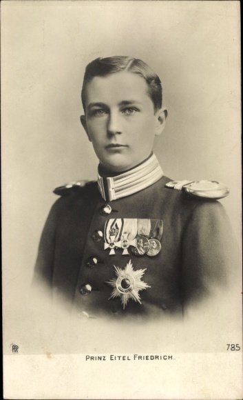 Postcard Eitel Friedrich Prince of Prussia, portrait in uniform, medal