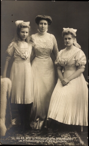 Postcard Princess Karl of Hohenzollern, Josephine of Belgium, Princess Stephanie, Marie Antoinette