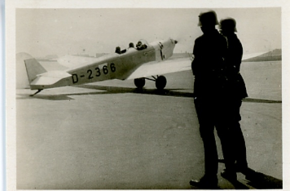 Collective picture heroes of the air series G Picture 191 Start of a Klemm machine, D-2366, air traffic control