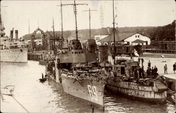 Foto Ak Reichsmarine Torpedoboot T 189 und andere kleine Kreuzer