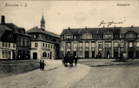 Ak Neusalza Spremberg in Sachsen, Schwarz-Weiß-Bild, Obermarkt, Gebäude, Uhrturm, Menschen