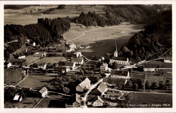 Ak Röthenbach im Allgäu, luchtfoto van Rothenbach, groen landschap, kerk, huizen
