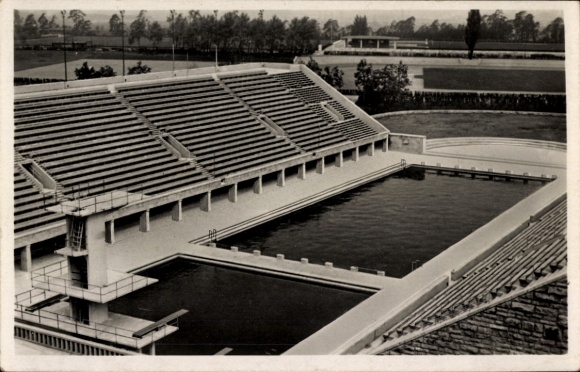 Postcard Berlin Charlottenburg Westend, Reichssportfeld, view from Deutsche Kampfbahn to swimming stadium
