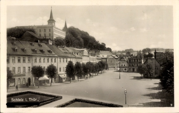 Ak Schleiz im Vogtland Thüringen, Stadtansicht,  Gebäude, Bäume, Straße, Fotograf: Berlin Gummert