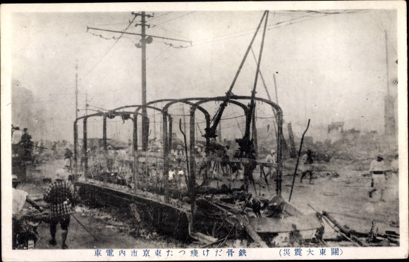 Postcard Tokio Tokyo Japan, debris after the 1923 Kanto earthquake, tram car