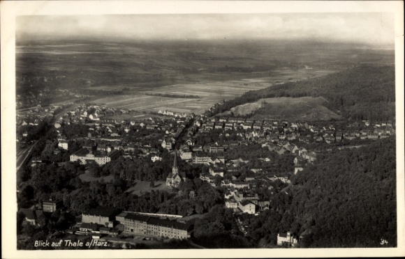 Ak Thale im Harz, Luftaufnahme von Thale, Häuser, Landschaft, Kirche