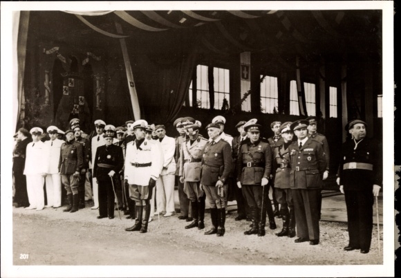 Photo Heinrich Hoffmann, Italian Foreign Minister Count Ciano auf d. Madrid airfield, air parade