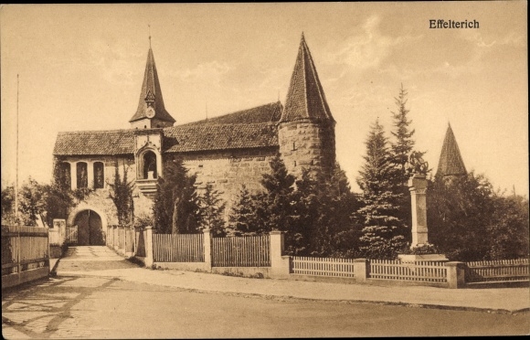Ak Effeltrich in Oberfranken, Straßenpartie mit Kirchenburg