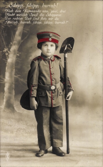 Ak Grünberg Ottendorf Okrilla Sachsen, Ein Soldat mit Schaufel.