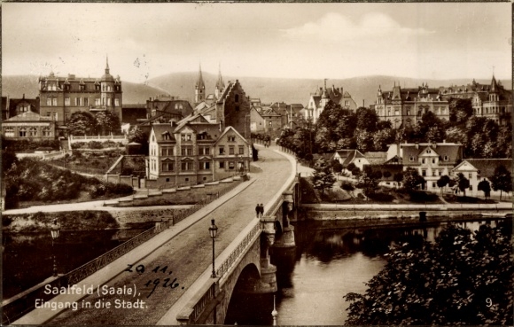Ak Saalfeld an der Saale Thüringen, Brücke, Stadtansicht,  Gebäude,  1916