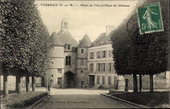 Ak Tournan in Brie Seine et Marne, Rathaus, Place du Chateau