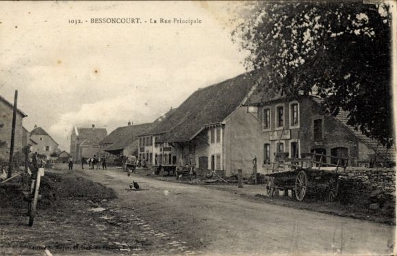 Postcard Bessoncourt Territoire de Belfort, La Rue Principale