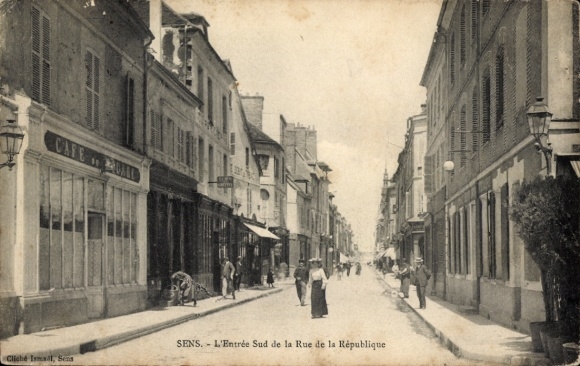 Postcard Sens Yonne, street with houses, café, people,