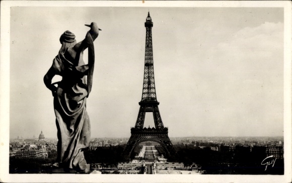 Ansichtkaart Parijs Frankrijk, Eiffeltoren, La Tour Eiffel, Standbeeld